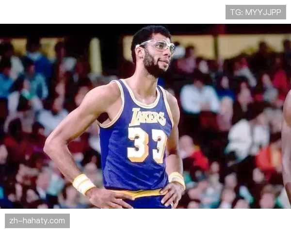 卡里姆·阿卜杜尔-贾巴尔内线单打效率领先贾巴尔新时代内线对抗