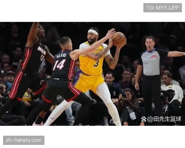 安东尼·戴维斯内线挡拆拉开防守空档提升湖人关键得分效率