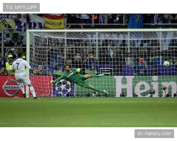 点球击中门框后球出界，裁判如何判罚规则全解析