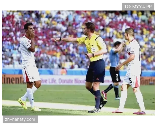 足球规则解释：关键判罚标准与裁判判断细节解析